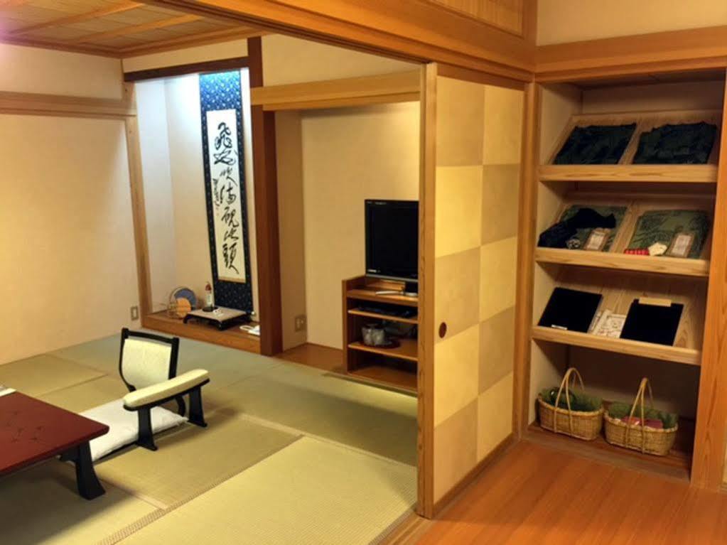 Jinpyokaku Hotel Yamanouchi  Ngoại thất bức ảnh