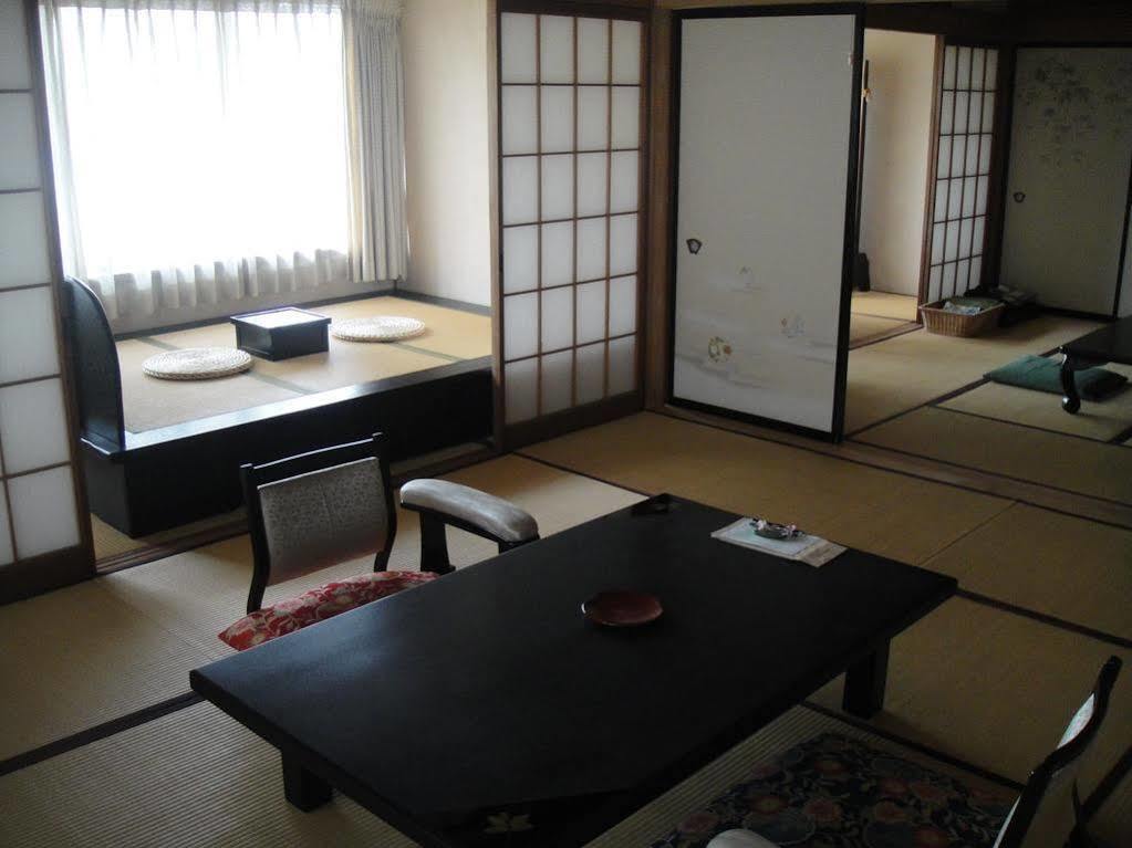 Jinpyokaku Hotel Yamanouchi  Ngoại thất bức ảnh